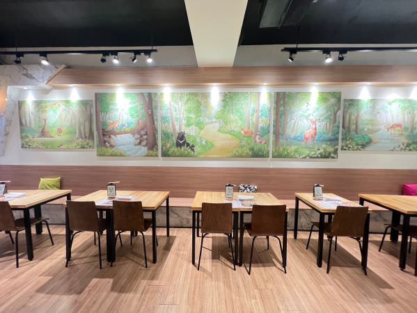 森林小徑健行店用餐環境